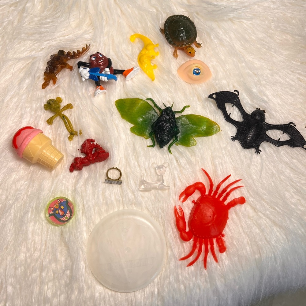 Vintage 15 Piece Food Premiums Toys California Raisin Cracker Jack Toys Topps